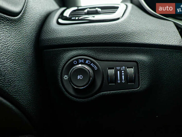 Джип Compass 2019 у Києві на Automoto.ua Чорний Джип Compass, об'ємом двигуна 2.4 л та пробігом 101 тис. км за 15402 $, фото 15 на Automoto.ua