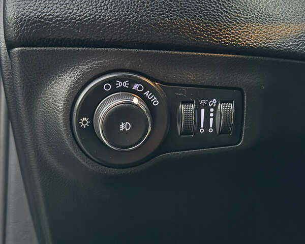 Черный Джип Компас, объемом двигателя 2.4 л и пробегом 174 тыс. км за 15700 $, фото 46 на Automoto.ua