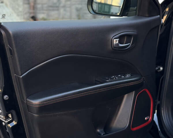 Джип Compass 2019 у Луцьку на Automoto.ua Чорний Джип Compass, об'ємом двигуна 2 л та пробігом 231 тис. км за 18999 $, фото 50 на Automoto.ua