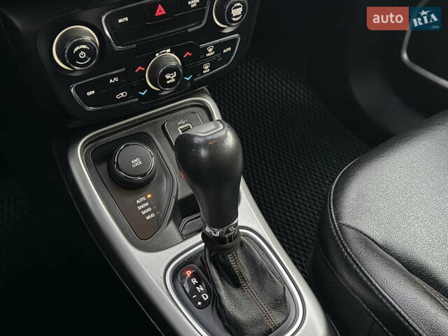 Черный Джип Компас, объемом двигателя 2.4 л и пробегом 174 тыс. км за 15700 $, фото 50 на Automoto.ua