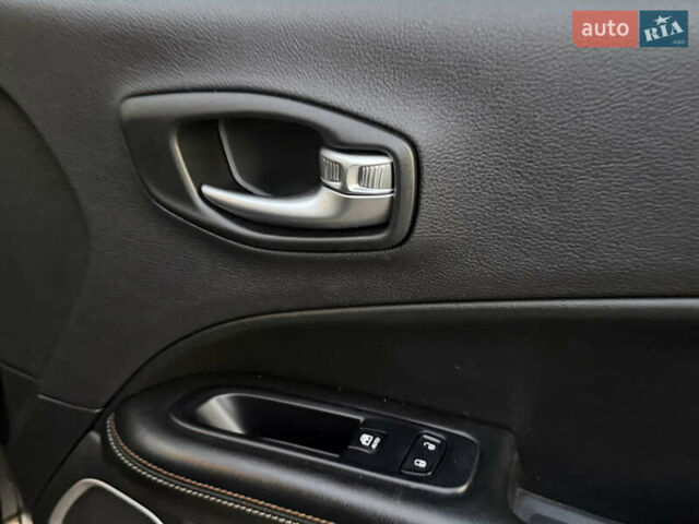 Черный Джип Компас, объемом двигателя 2.4 л и пробегом 174 тыс. км за 15700 $, фото 32 на Automoto.ua