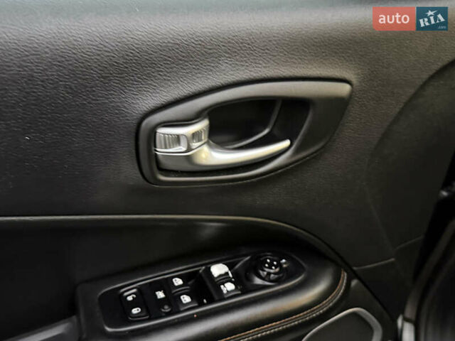 Черный Джип Компас, объемом двигателя 2.4 л и пробегом 174 тыс. км за 15700 $, фото 44 на Automoto.ua