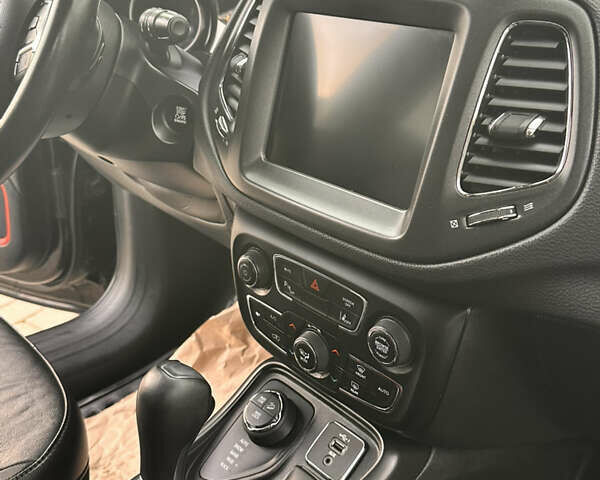 Черный Джип Компас, объемом двигателя 2.36 л и пробегом 82 тыс. км за 17499 $, фото 26 на Automoto.ua