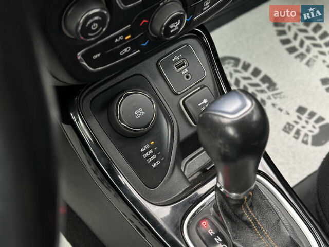 Черный Джип Компас, объемом двигателя 2.36 л и пробегом 154 тыс. км за 18999 $, фото 41 на Automoto.ua