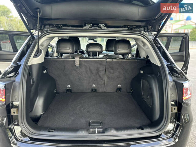 Черный Джип Компас, объемом двигателя 2.4 л и пробегом 51 тыс. км за 21999 $, фото 39 на Automoto.ua