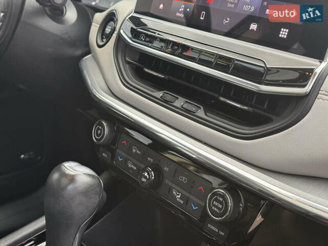 Джип Compass 2022 у Києві на Automoto.ua Чорний Джип Compass, об'ємом двигуна 2.36 л та пробігом 62 тис. км за 21900 $, фото 35 на Automoto.ua