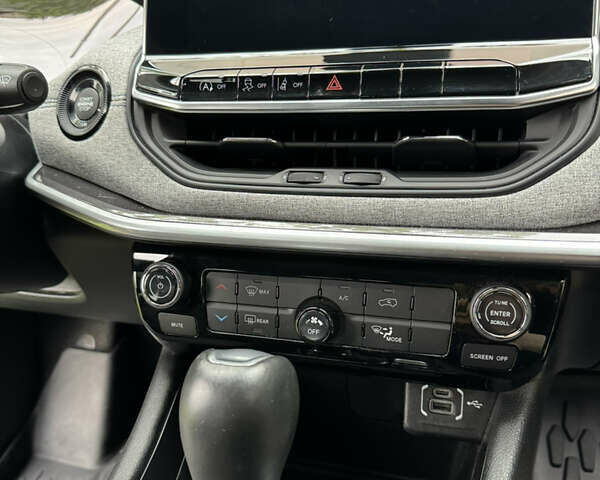 Джип Compass 2022 у Кривому Розі на Automoto.ua Чорний Джип Compass, об'ємом двигуна 2.4 л та пробігом 36 тис. км за 20400 $, фото 1 на Automoto.ua