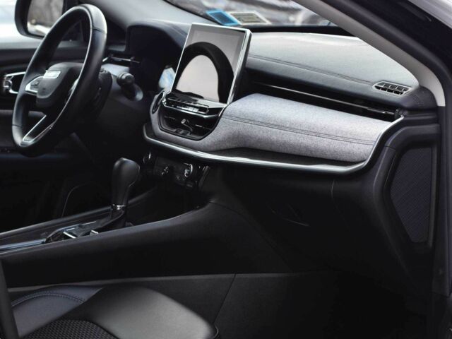 Черный Джип Компас, объемом двигателя 2.4 л и пробегом 28 тыс. км за 19499 $, фото 10 на Automoto.ua