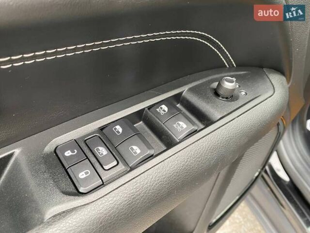 Чорний Джип Compass, об'ємом двигуна 2.4 л та пробігом 74 тис. км за 17890 $, фото 11 на Automoto.ua