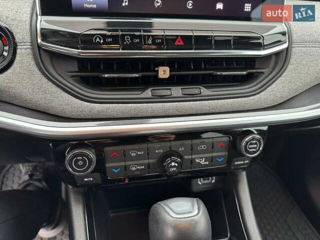 Джип Compass 2022 у Кривому Розі на Automoto.ua Чорний Джип Compass, об'ємом двигуна 2.4 л та пробігом 28 тис. км за 19990 $, фото 27 на Automoto.ua
