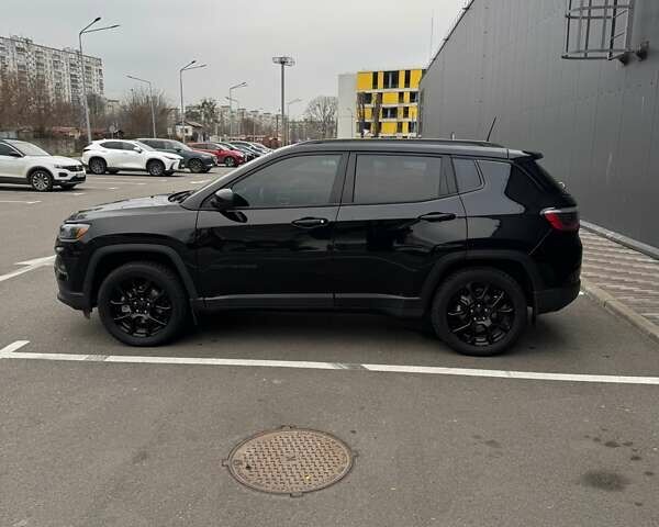 Черный Джип Компас, объемом двигателя 2.36 л и пробегом 33 тыс. км за 25300 $, фото 3 на Automoto.ua