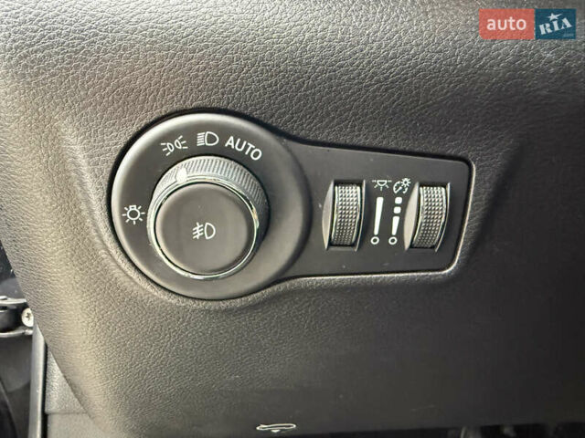 Джип Compass 2022 у Києві на Automoto.ua Чорний Джип Compass, об'ємом двигуна 2.36 л та пробігом 62 тис. км за 21900 $, фото 44 на Automoto.ua