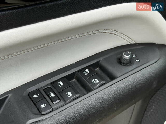 Джип Compass 2022 у Києві на Automoto.ua Чорний Джип Compass, об'ємом двигуна 2.36 л та пробігом 62 тис. км за 21900 $, фото 43 на Automoto.ua