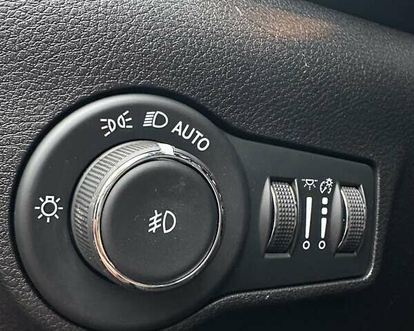 Черный Джип Компас, объемом двигателя 2.4 л и пробегом 23 тыс. км за 23500 $, фото 36 на Automoto.ua