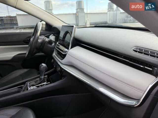 Джип Compass 2022 у Києві на Automoto.ua Чорний Джип Compass, об'ємом двигуна 2.36 л та пробігом 62 тис. км за 21900 $, фото 38 на Automoto.ua