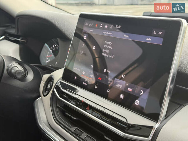 Джип Compass 2022 у Києві на Automoto.ua Чорний Джип Compass, об'ємом двигуна 2.36 л та пробігом 62 тис. км за 21900 $, фото 36 на Automoto.ua