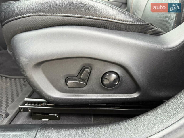 Джип Compass 2022 у Києві на Automoto.ua Чорний Джип Compass, об'ємом двигуна 2.36 л та пробігом 62 тис. км за 21900 $, фото 45 на Automoto.ua