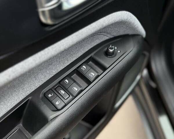 Черный Джип Компас, объемом двигателя 1.5 л и пробегом 76 тыс. км за 18100 $, фото 10 на Automoto.ua