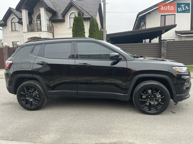 Черный Джип Компас, объемом двигателя 2 л и пробегом 18 тыс. км за 22900 $, фото 3 на Automoto.ua