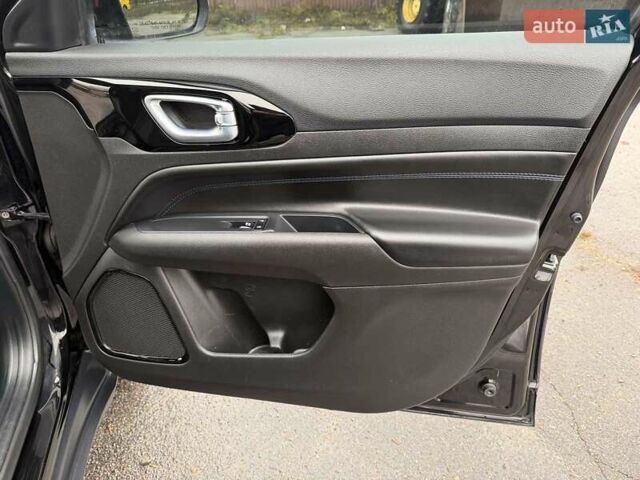 Черный Джип Компас, объемом двигателя 2 л и пробегом 30 тыс. км за 21500 $, фото 39 на Automoto.ua