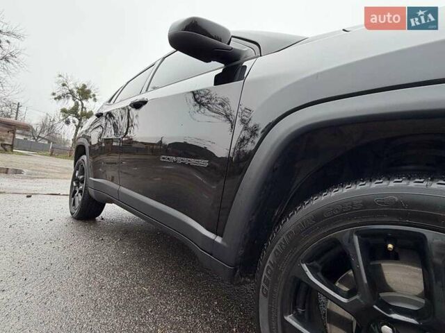 Черный Джип Компас, объемом двигателя 2 л и пробегом 30 тыс. км за 21500 $, фото 13 на Automoto.ua