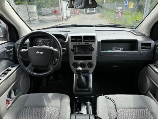 Червоний Джип Compass, об'ємом двигуна 2 л та пробігом 150 тис. км за 4447 $, фото 7 на Automoto.ua