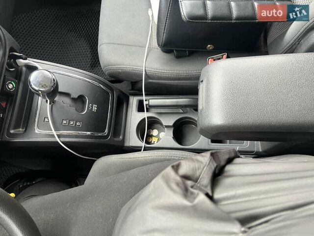 Красный Джип Компас, объемом двигателя 2.36 л и пробегом 183 тыс. км за 10500 $, фото 4 на Automoto.ua