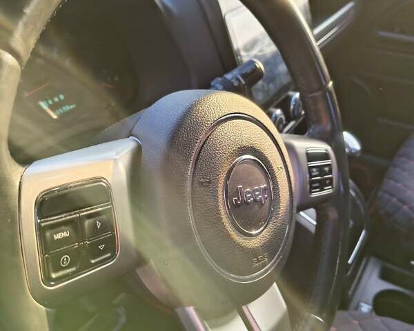 Червоний Джип Compass, об'ємом двигуна 2.36 л та пробігом 325 тис. км за 8600 $, фото 18 на Automoto.ua