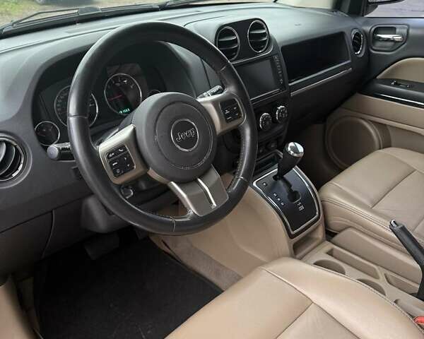 Червоний Джип Compass, об'ємом двигуна 2.36 л та пробігом 181 тис. км за 9000 $, фото 6 на Automoto.ua