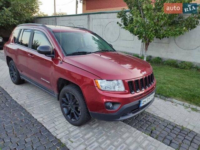 Червоний Джип Compass, об'ємом двигуна 2 л та пробігом 178 тис. км за 8000 $, фото 1 на Automoto.ua