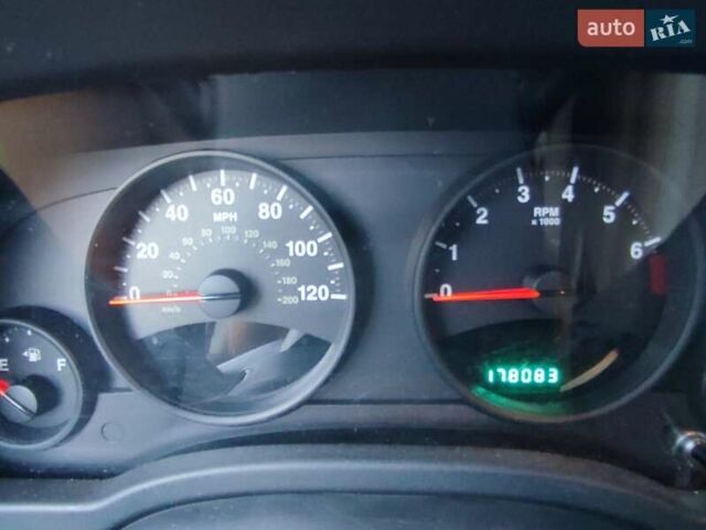 Червоний Джип Compass, об'ємом двигуна 2 л та пробігом 178 тис. км за 8000 $, фото 5 на Automoto.ua