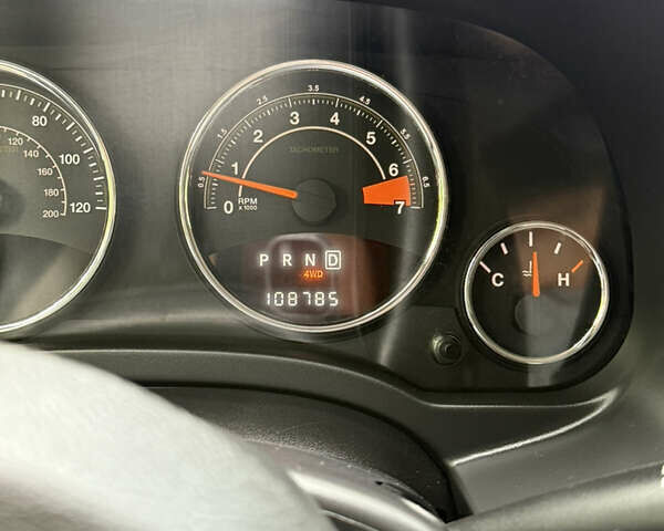 Джип Компас 2013 в Луцке на Automoto.ua Красный Джип Компас, объемом двигателя 2.36 л и пробегом 176 тыс. км за 10200 $, фото 23 на Automoto.ua