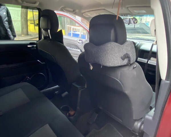 Джип Compass 2013 у Харкові на Automoto.ua Червоний Джип Compass, об'ємом двигуна 2.36 л та пробігом 209 тис. км за 8150 $, фото 5 на Automoto.ua