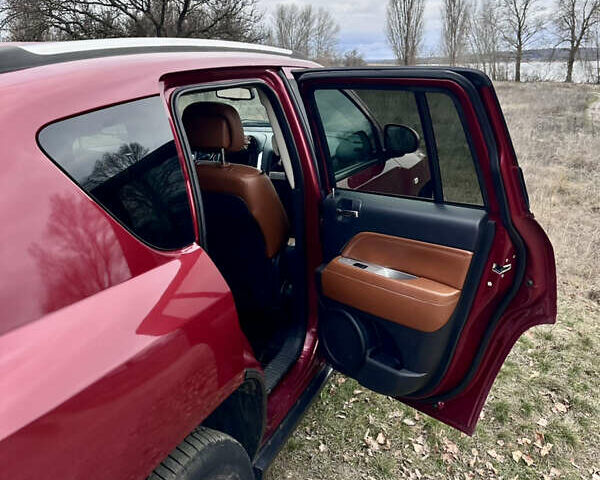 Красный Джип Компас, объемом двигателя 2.36 л и пробегом 195 тыс. км за 11000 $, фото 3 на Automoto.ua