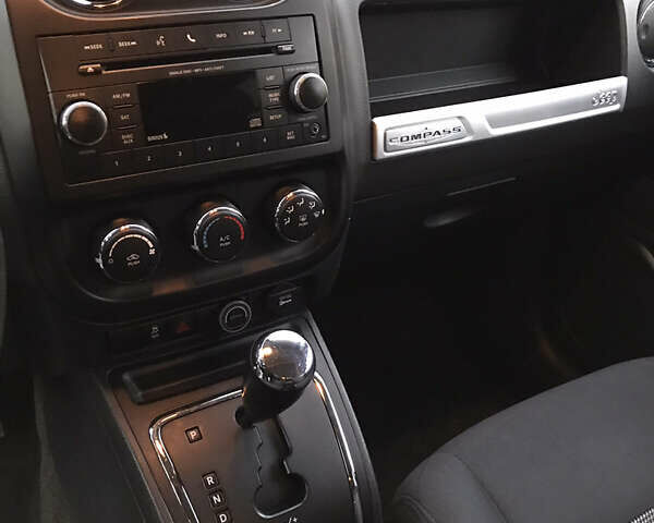 Красный Джип Компас, объемом двигателя 2.4 л и пробегом 195 тыс. км за 9500 $, фото 5 на Automoto.ua