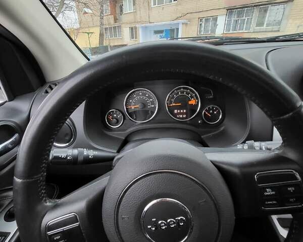 Красный Джип Компас, объемом двигателя 2 л и пробегом 75 тыс. км за 11200 $, фото 11 на Automoto.ua