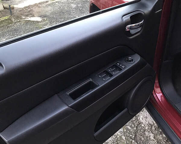 Красный Джип Компас, объемом двигателя 2.4 л и пробегом 195 тыс. км за 9500 $, фото 7 на Automoto.ua