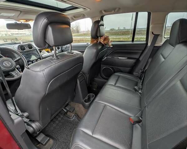 Джип Compass 2014 у Києві на Automoto.ua Червоний Джип Compass, об'ємом двигуна 2 л та пробігом 202 тис. км за 9999 $, фото 3 на Automoto.ua