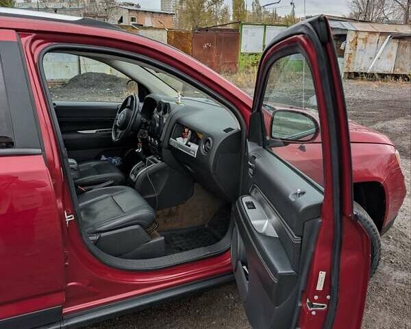 Джип Compass 2014 у Києві на Automoto.ua Червоний Джип Compass, об'ємом двигуна 2 л та пробігом 202 тис. км за 9999 $, фото 10 на Automoto.ua