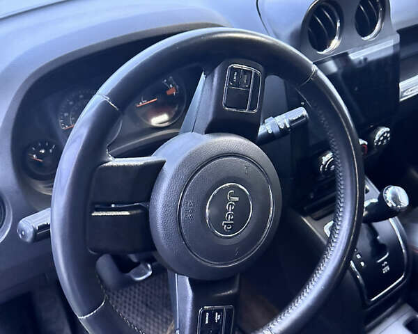 Червоний Джип Compass, об'ємом двигуна 2.4 л та пробігом 160 тис. км за 10500 $, фото 4 на Automoto.ua