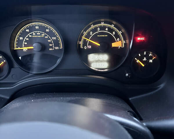 Червоний Джип Compass, об'ємом двигуна 2.4 л та пробігом 160 тис. км за 10500 $, фото 8 на Automoto.ua