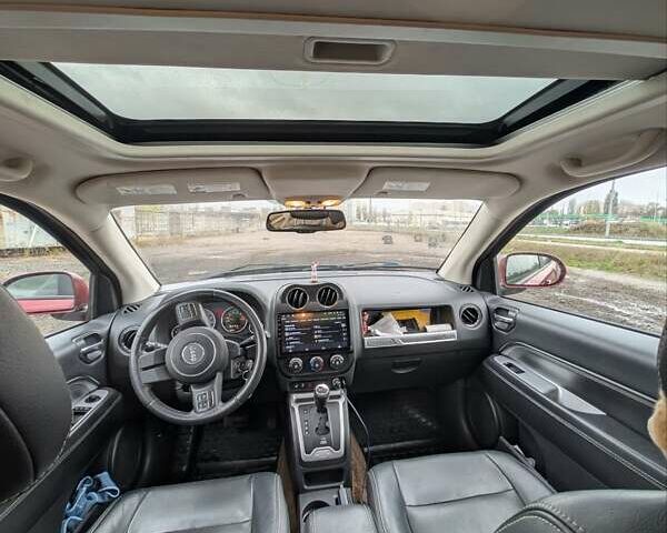 Джип Compass 2014 у Києві на Automoto.ua Червоний Джип Compass, об'ємом двигуна 2 л та пробігом 202 тис. км за 9999 $, фото 5 на Automoto.ua