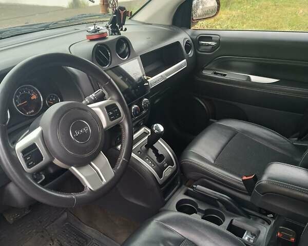 Красный Джип Компас, объемом двигателя 2.36 л и пробегом 140 тыс. км за 8900 $, фото 12 на Automoto.ua