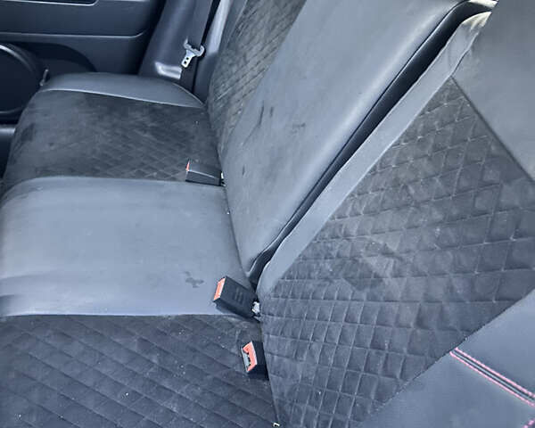 Червоний Джип Compass, об'ємом двигуна 2.4 л та пробігом 160 тис. км за 10500 $, фото 9 на Automoto.ua