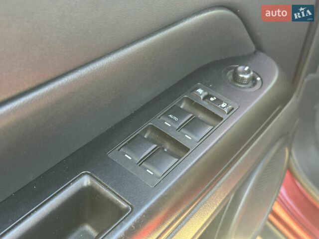 Червоний Джип Compass, об'ємом двигуна 2.36 л та пробігом 125 тис. км за 9200 $, фото 10 на Automoto.ua