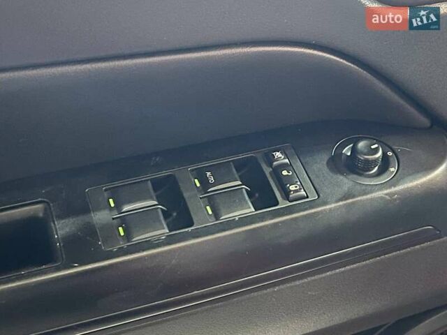 Червоний Джип Compass, об'ємом двигуна 2 л та пробігом 105 тис. км за 11300 $, фото 9 на Automoto.ua