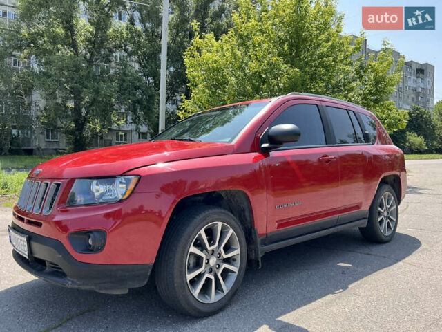 Красный Джип Компас, объемом двигателя 2 л и пробегом 122 тыс. км за 10900 $, фото 1 на Automoto.ua