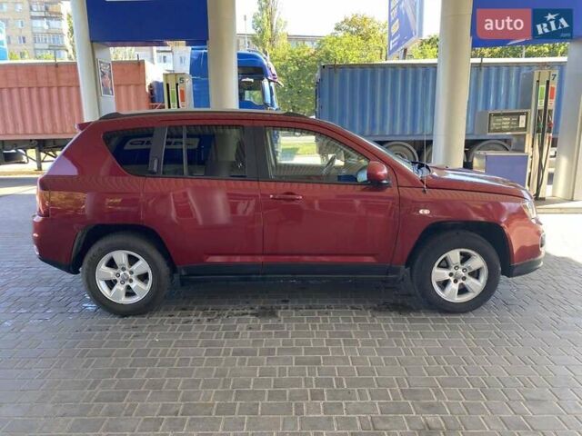 Червоний Джип Compass, об'ємом двигуна 2 л та пробігом 170 тис. км за 9500 $, фото 4 на Automoto.ua