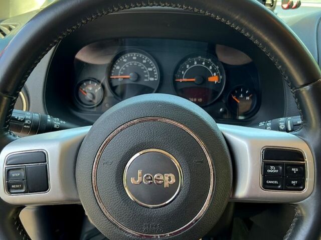 Червоний Джип Compass, об'ємом двигуна 2 л та пробігом 126 тис. км за 9700 $, фото 1 на Automoto.ua