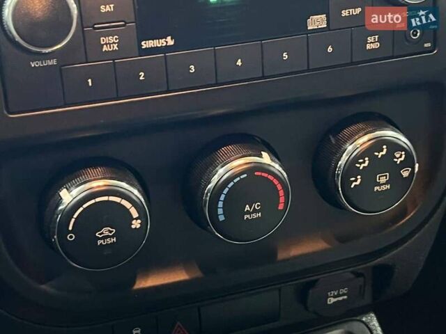 Червоний Джип Compass, об'ємом двигуна 2 л та пробігом 105 тис. км за 11300 $, фото 14 на Automoto.ua